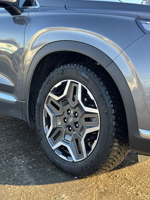 Срочно продам зимние шины 235/55/19