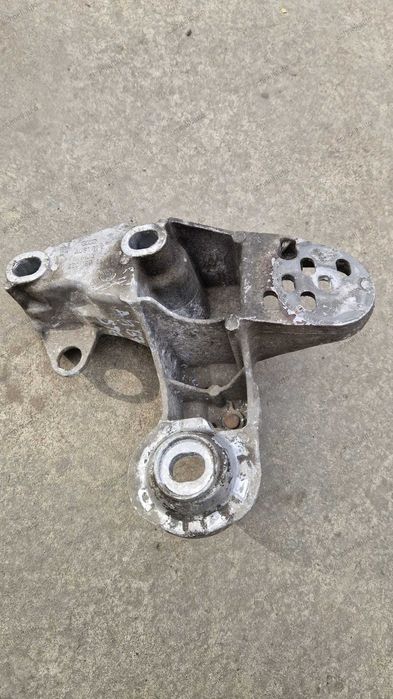 Suport bara stabilizatoare stanga Audi A4 B7 cod 8E0 199 351 M