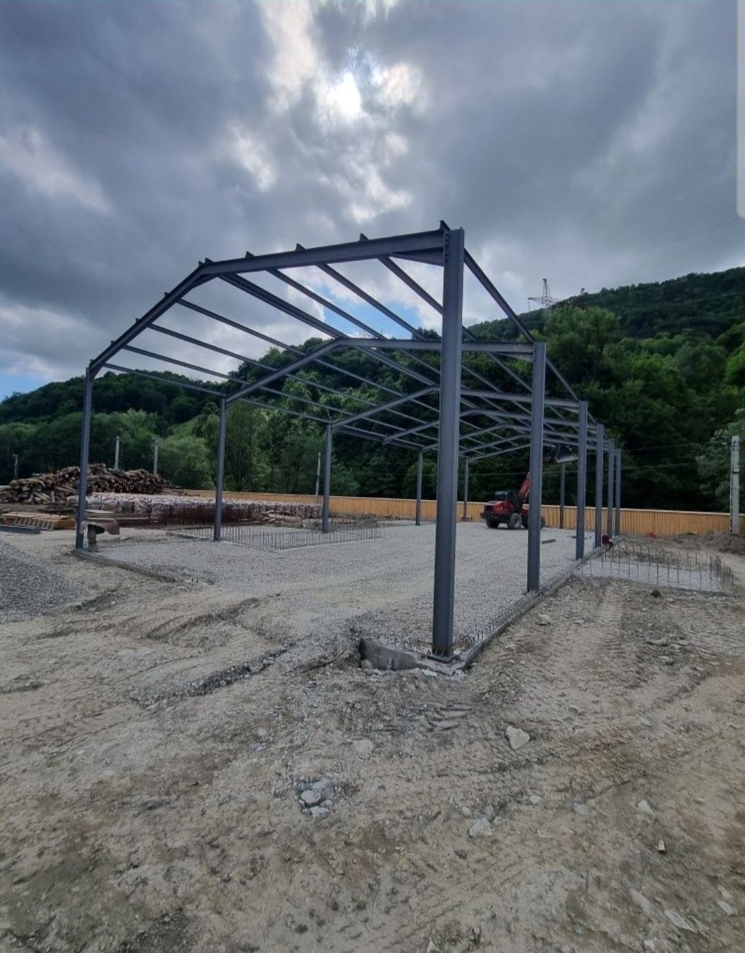 Vând hală metalica
