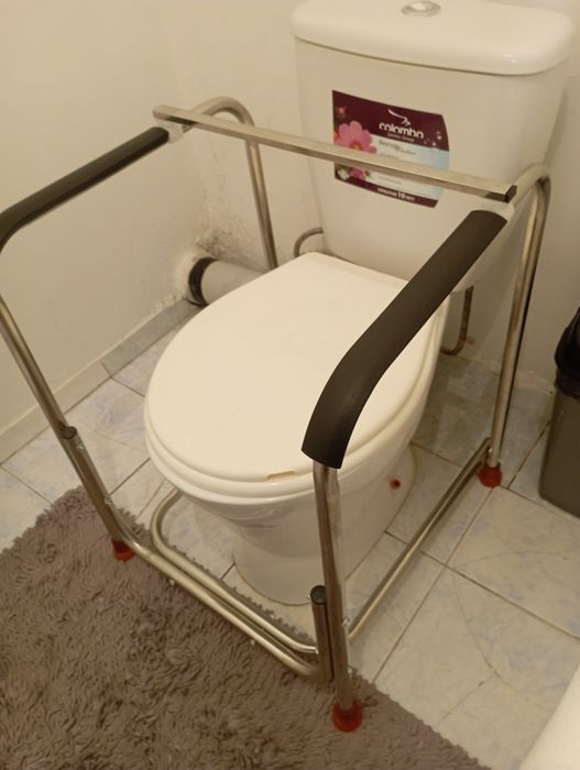 Продам поручень для туалета новая не пользовалась ваще