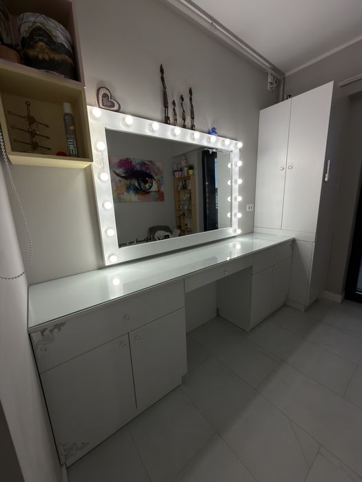 Mobila + oglinda mare machiaj