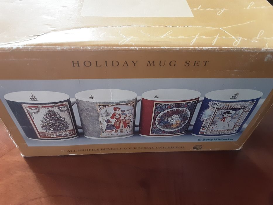 Различни чаши от порцелан и стъкло