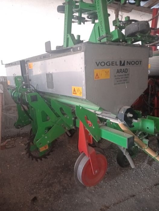 Vând cultivator prasitor