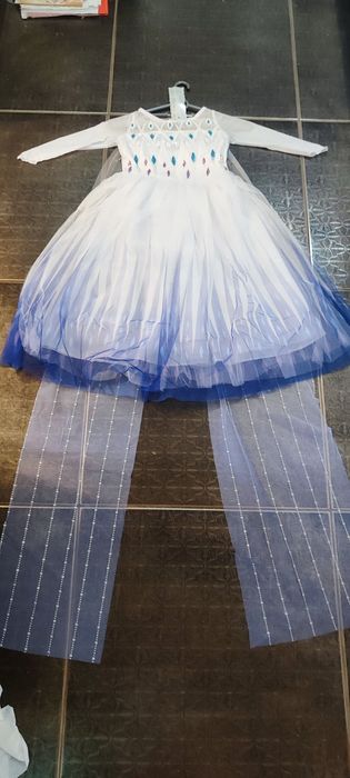 Рокля на Елза от Фроузън с два подаръка светещ ластик и корона