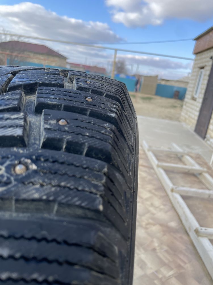 Шины с шипами 265/70 R17 115T