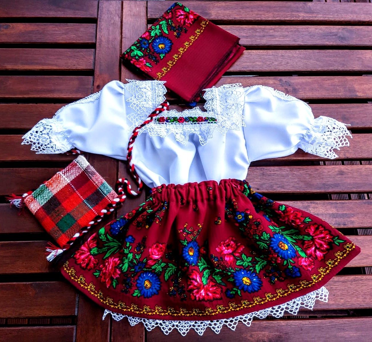 Costumul popular botez fetite complet de maramures. Cod:024