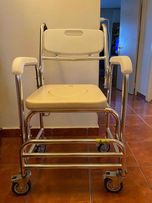 Vand scaun WC cu rotile impermeabil, nefolosit