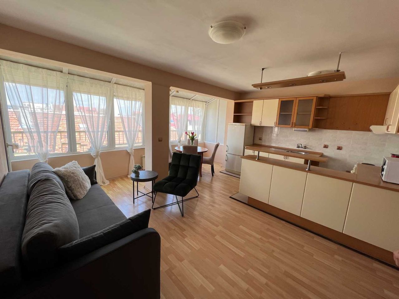 Дава се под наем Тристаен апартамент в София, Център - 89 кв.м за 1200 € - Снимка #6