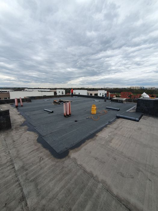 hidroizolații / reparații acoperiș / terase / balcoane