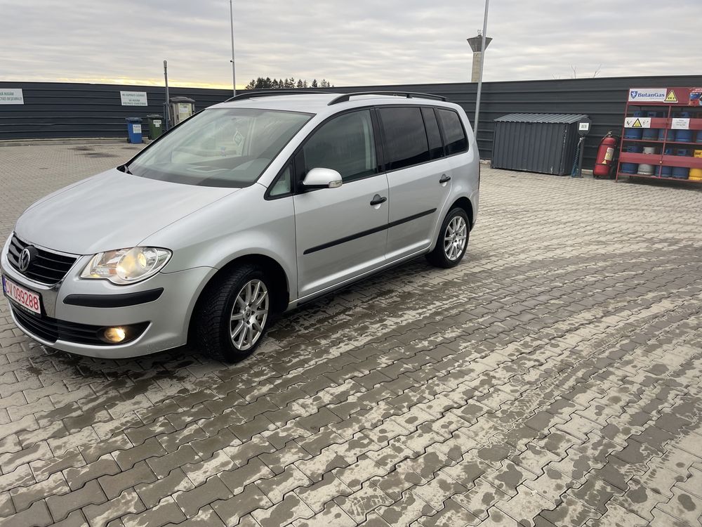 Vând volkswagen touran