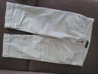 Pantaloni de dama trei sferturi
40 lei,mărimea 42