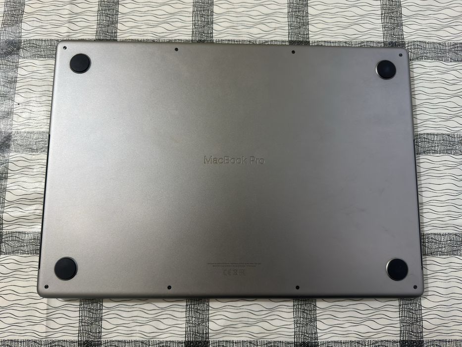 Macbook Pro 16” 2022 M1 Max 10 core / 1Tb SSD / 32Gb RAM / 32 core GPU