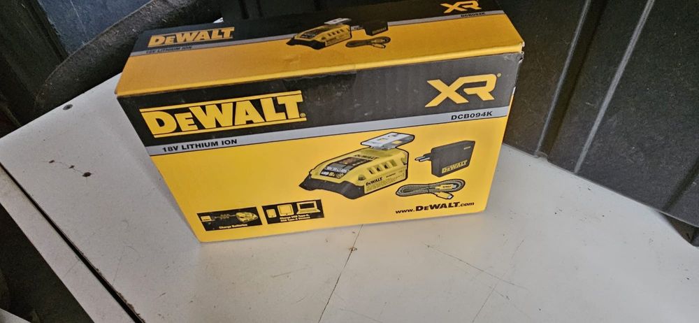 Adaptor (încărcător) DeWalt DCB094K