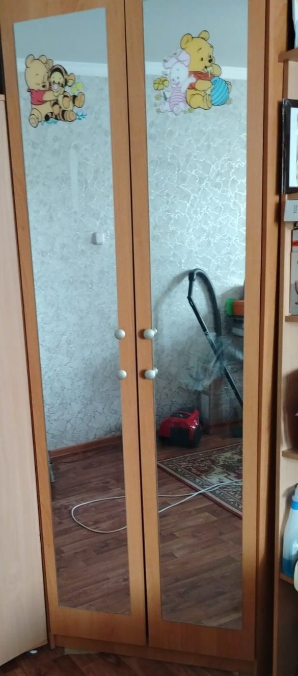 Продам угловой шифоньер