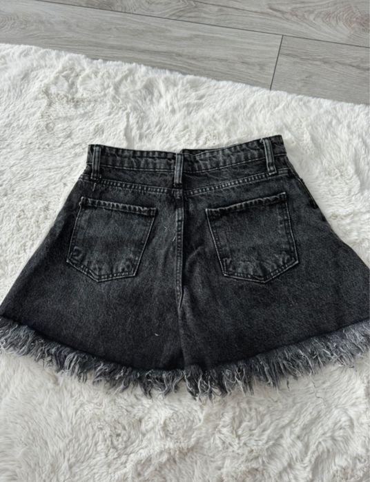 Pantaloni scurți blugi – noi cu etichetă