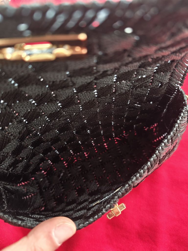 Ръчно изработена чантичка (Plastic canvas bag)