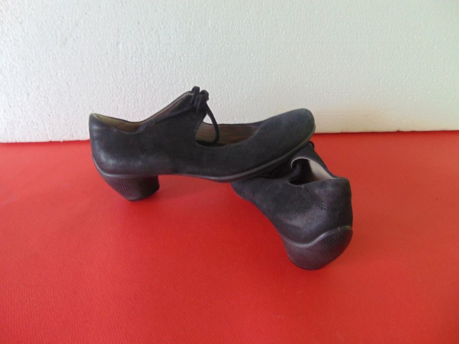 НОВИ Ecco номер 36 Оригинални дамски обувки