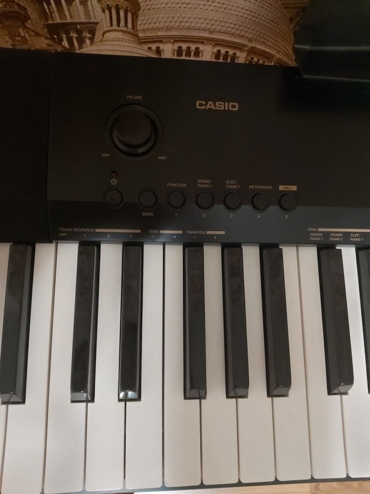 Продам цифровое пианино Casio