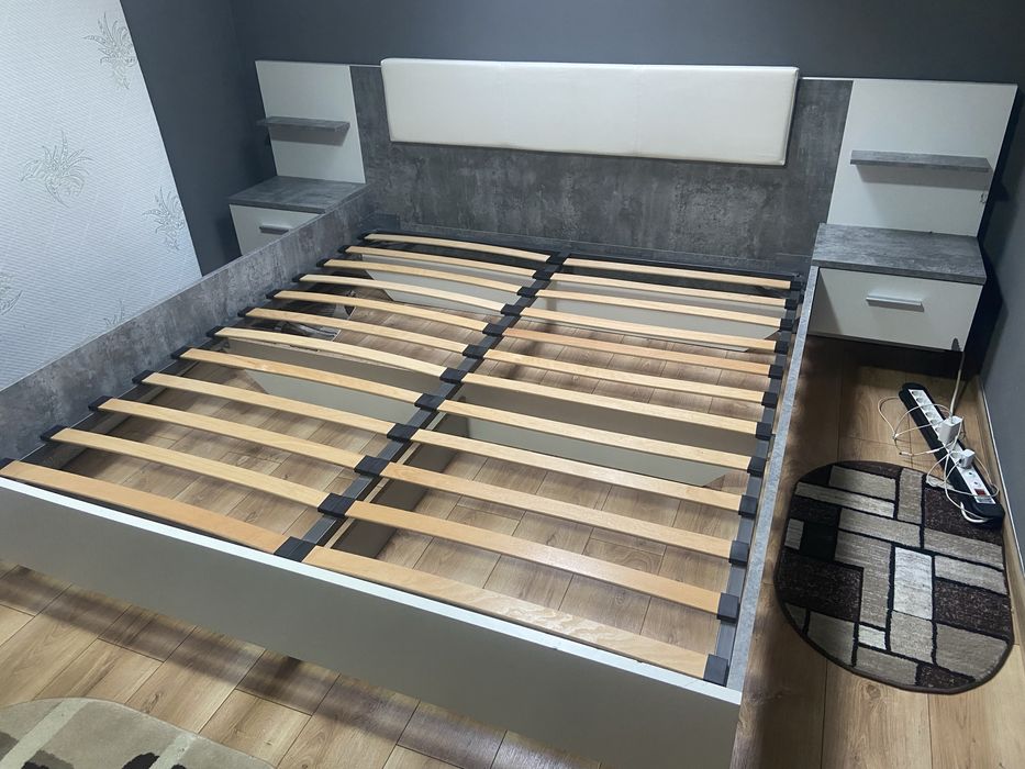 Pat dormitor 180x200 cu saleea si noptiere