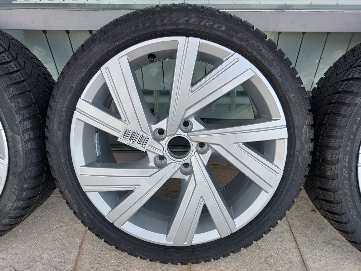 Оригинални джанти и гуми за Golf 8 Bergamo 18" и Pirelli Sottozero 3