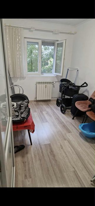 Vand apartament 3 camere