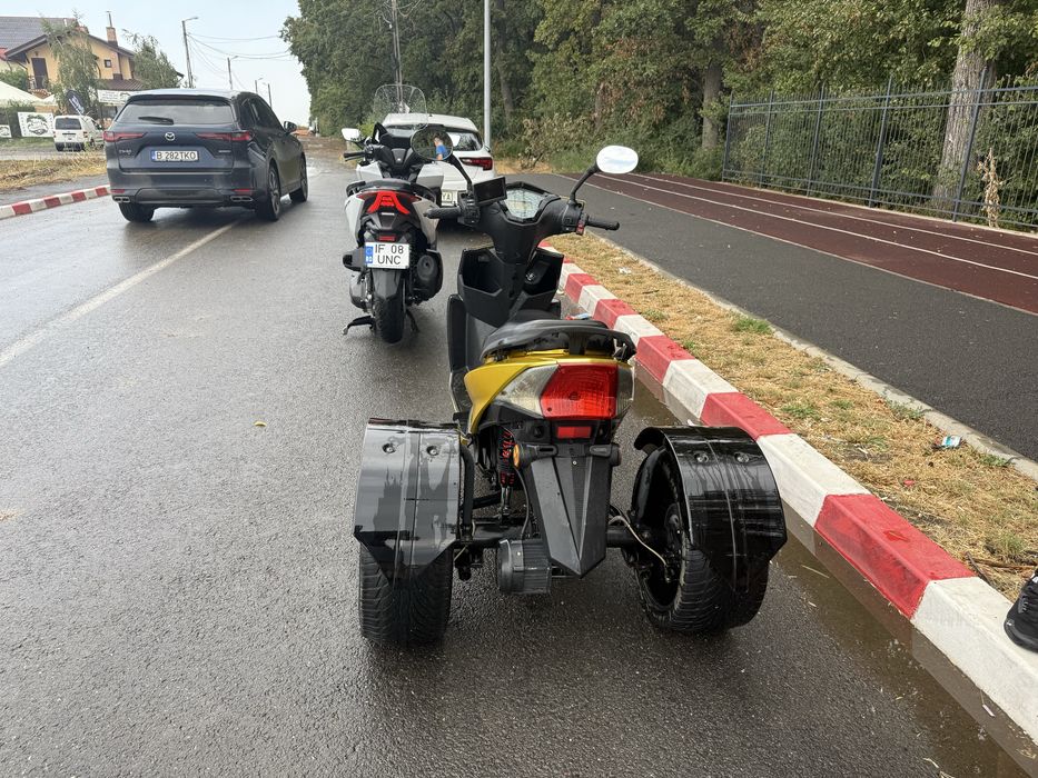 Vand triciclu electric