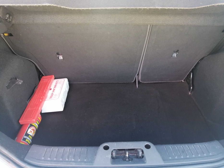 Vând Ford Fiesta, an 2013, 205000  km, preț 4300 euro negociabil.