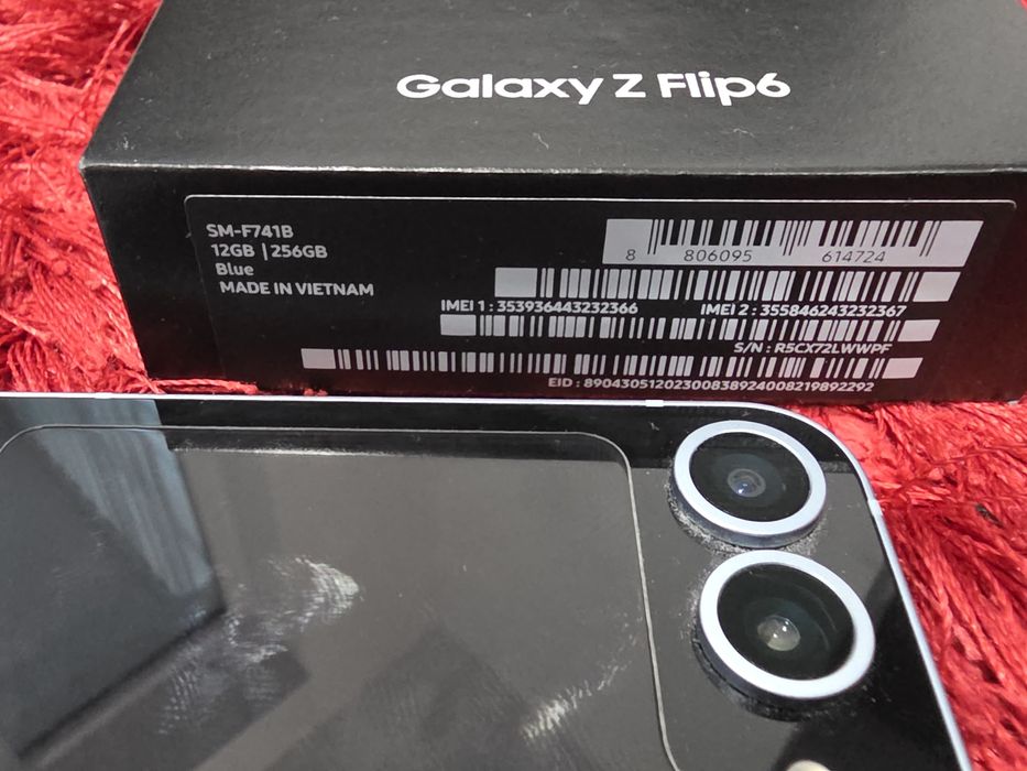 -Samsung Z Flip 6, Nou, Nefolosit, 256Gb, 12Ram, 152 cicluri incarcare