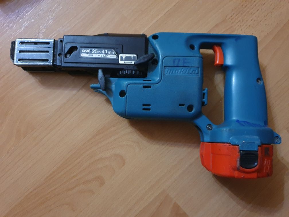 Аккумуляторный ленточный шуруповёрт Makita 6835D