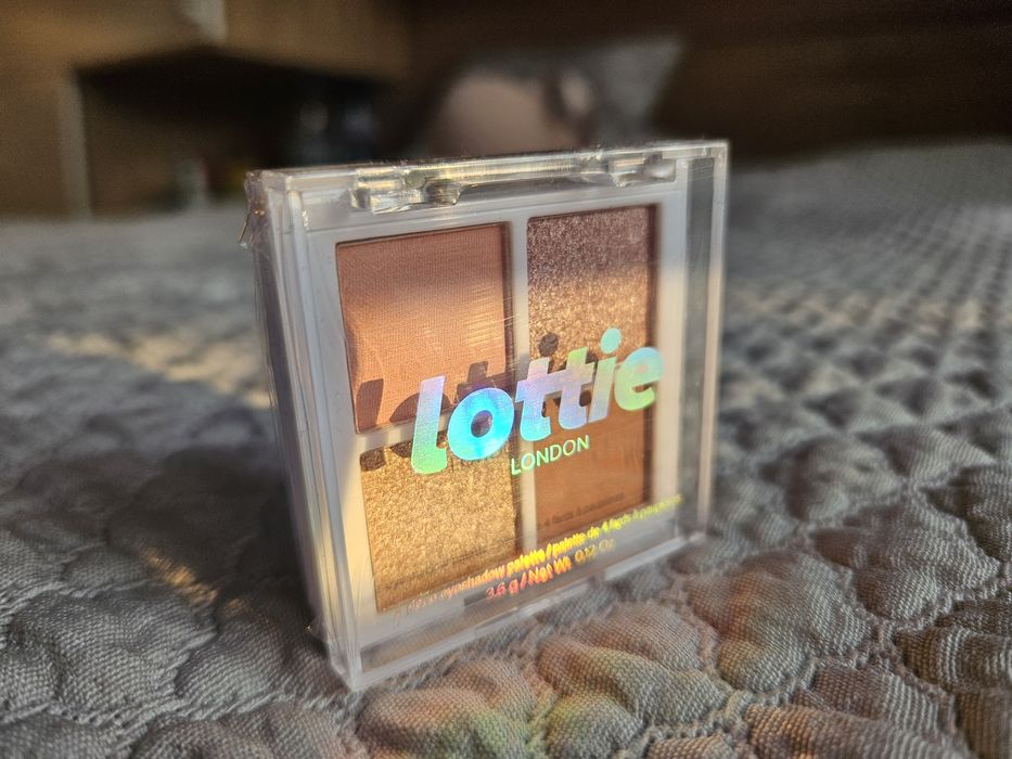 Грим очна линия, сенки, гъба