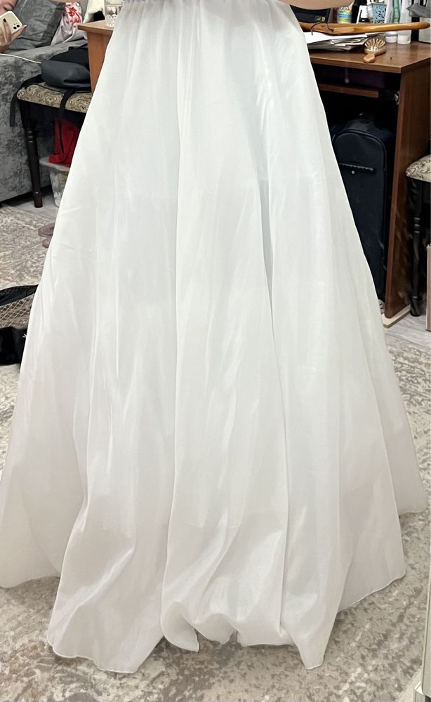 Белое платье с юбкой из фатина