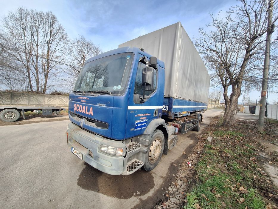 Vînd camion de școală