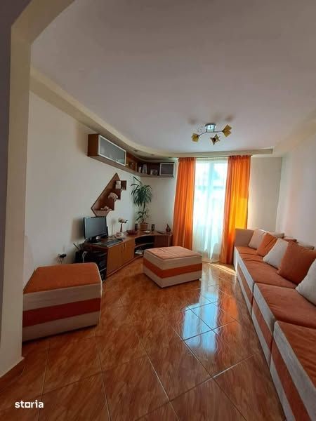 De vanzare 4 camere, 65000 euro, 90 mp
