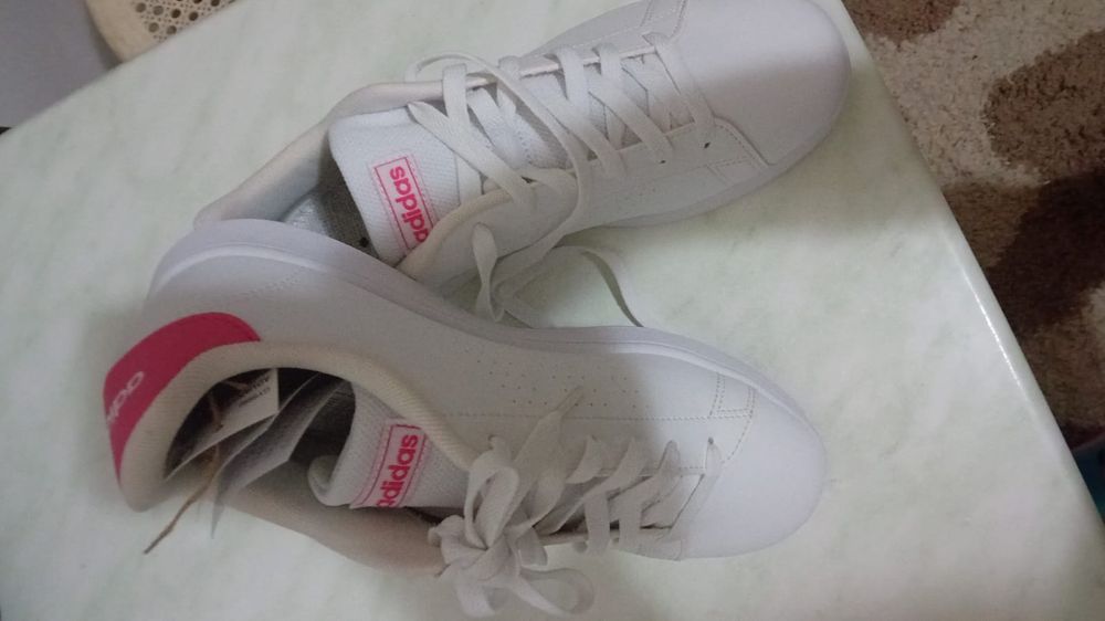 Vând adidasi adidas damă