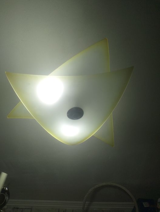 Люстра три лампы ,рабочие