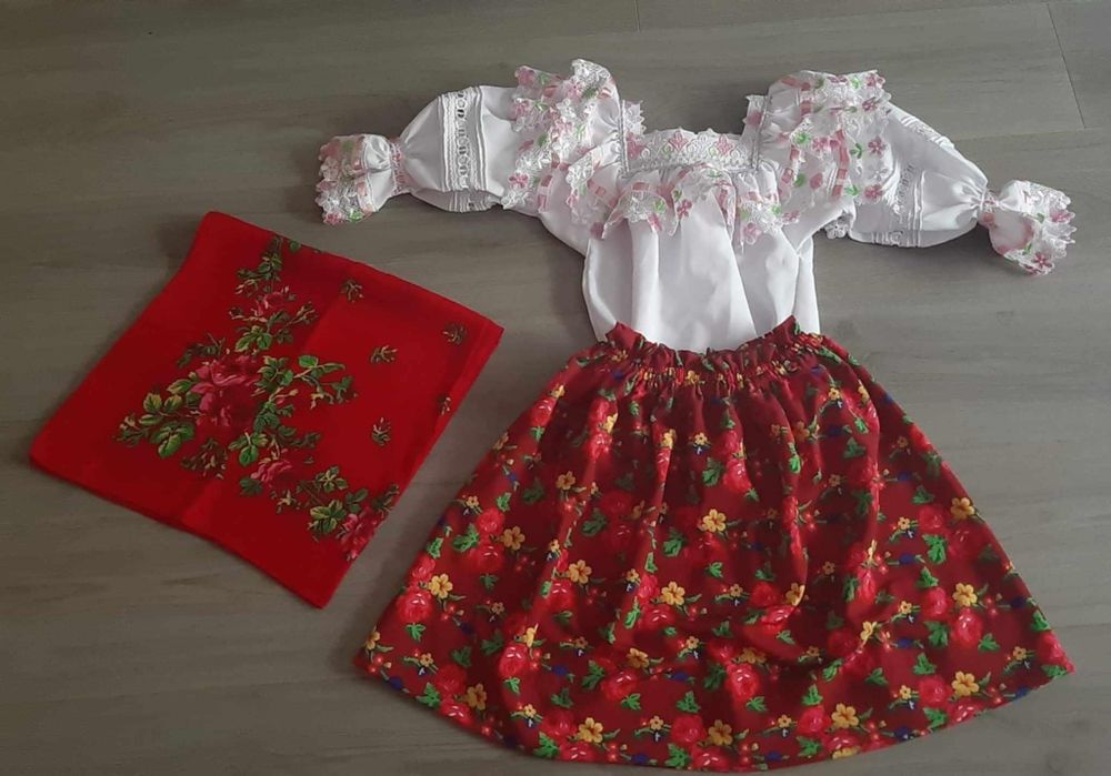 Costum popular - marimea 1 - 2 ani , 3 - 5ani