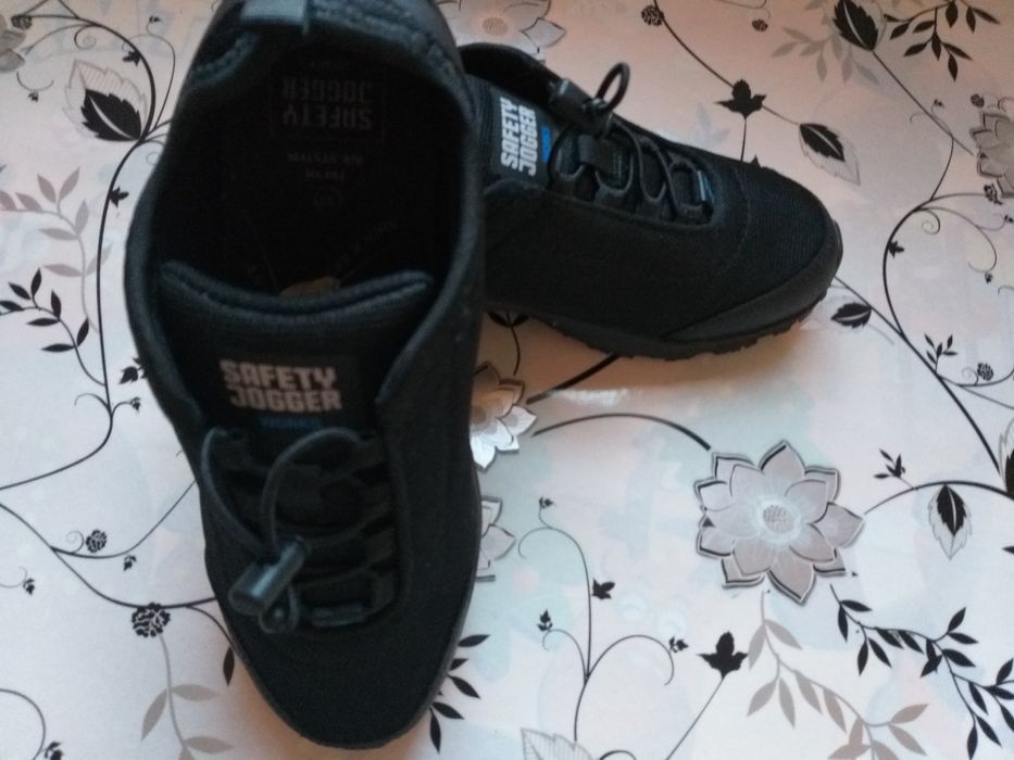 Adidasi negri marimea 39 - transport gratuit