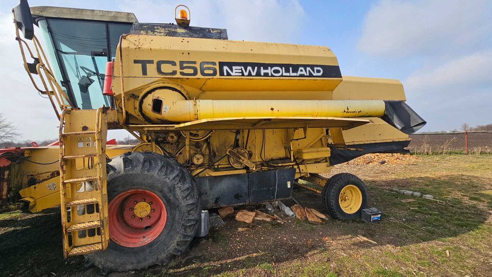 Combină de recoltat cereale New Holland TC56