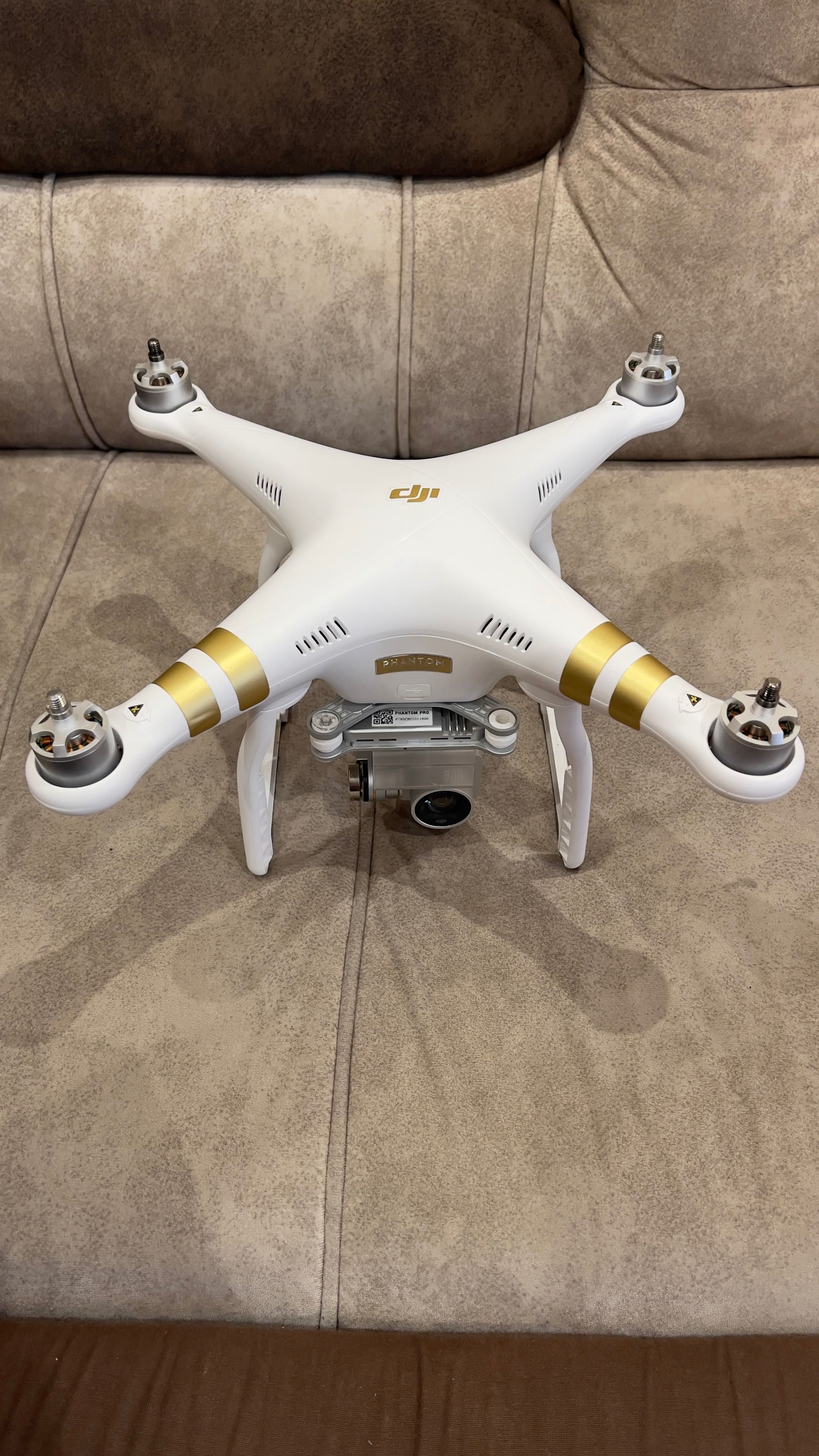 DJI Phantom 3 Professional + 4 батерии + раница КАТО НОВ