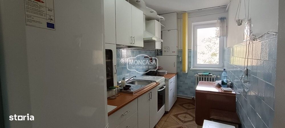 Apartament 3 camere zona Biserica SF. Dumitru, etaj 4 cu sarpanta