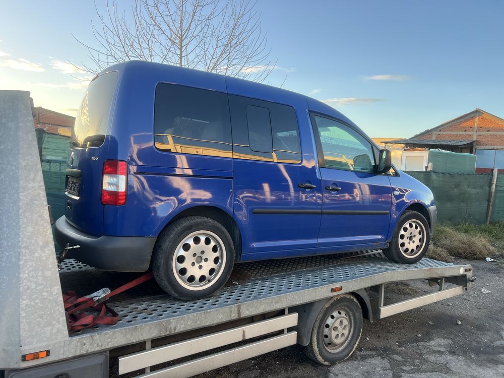 Продавам vw caddy на части 2,0 ecofuel