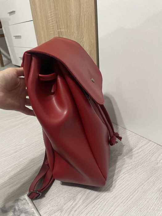 Червена дамска раница