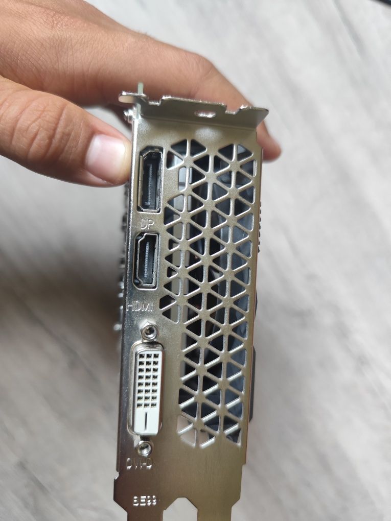 Видео карта GTX1650 4GB