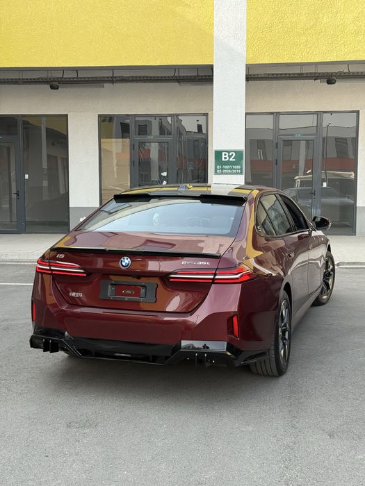 BMW i5 35L v nalichii