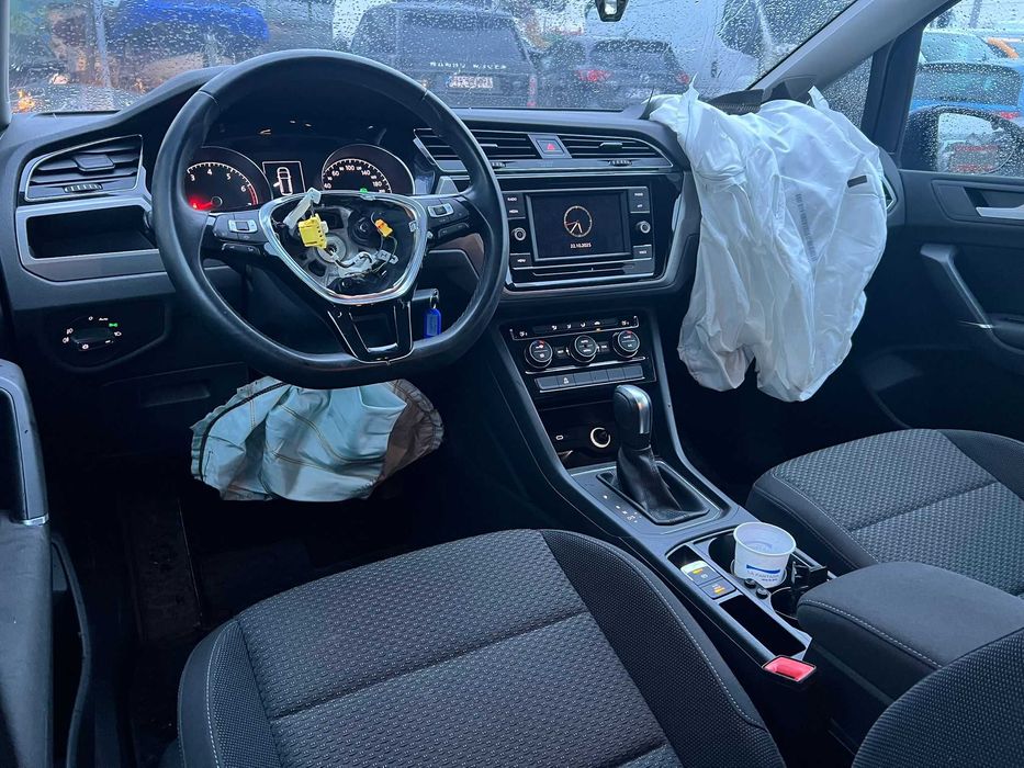 Vw Touran 2020 DSG 1.5 tsi benzina Avariat 45.000 km 7 locuri!!!