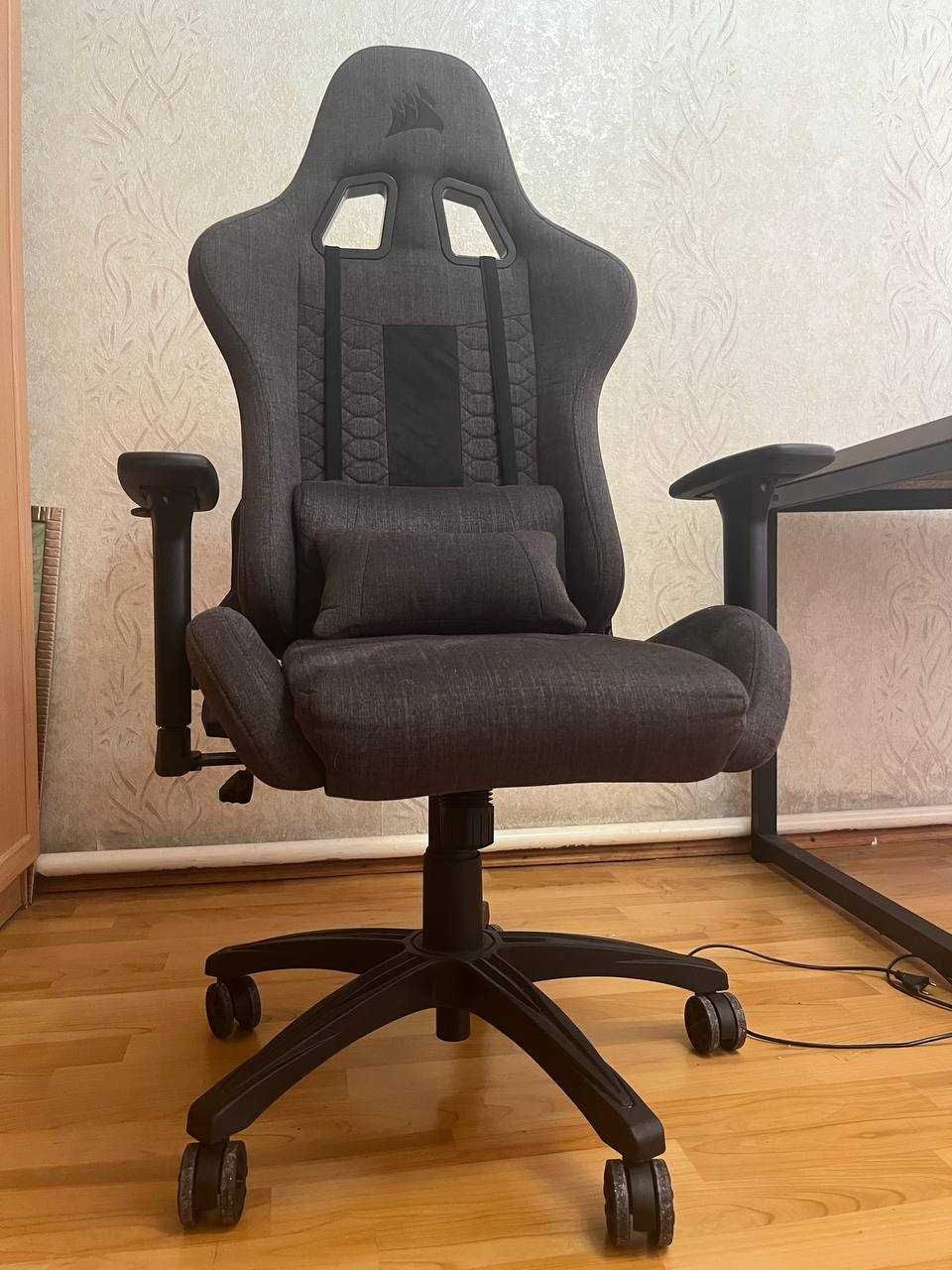 Компьютерное кресло в хорошем состоянии