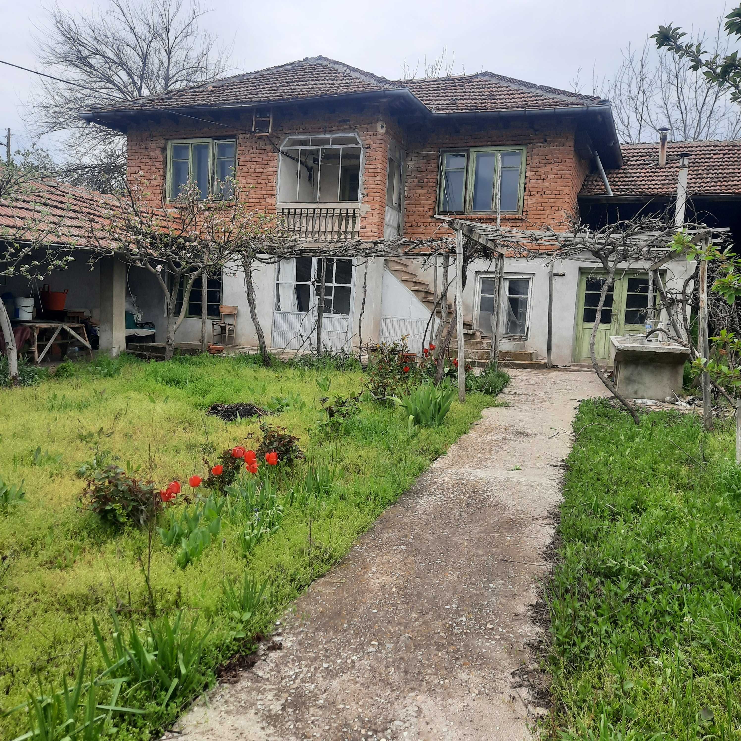 Продавам къща в село Пейчиново област Русе.