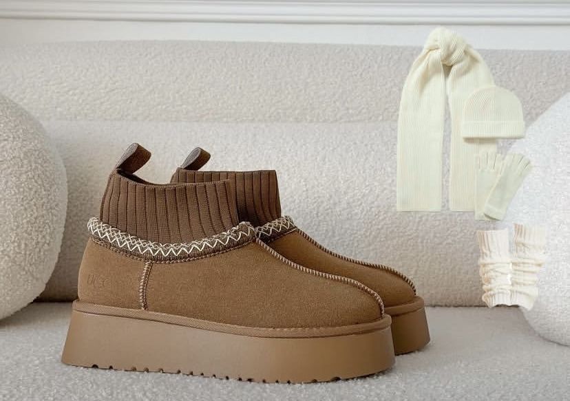 Стильные угги с носочками,в корчичневом цвете, натуральный мех!