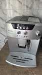 Vând aparat de cafea  delonghi  magnfica