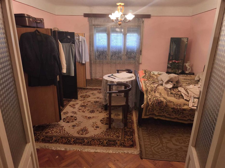 Casă spațioasă cu teren de 2159 mp de vânzare în Urvind